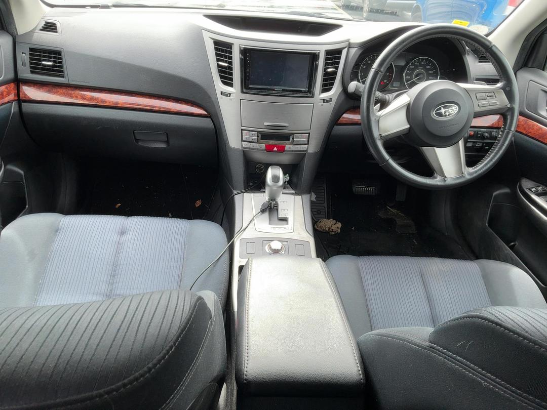 Photo '10' of Subaru Legacy