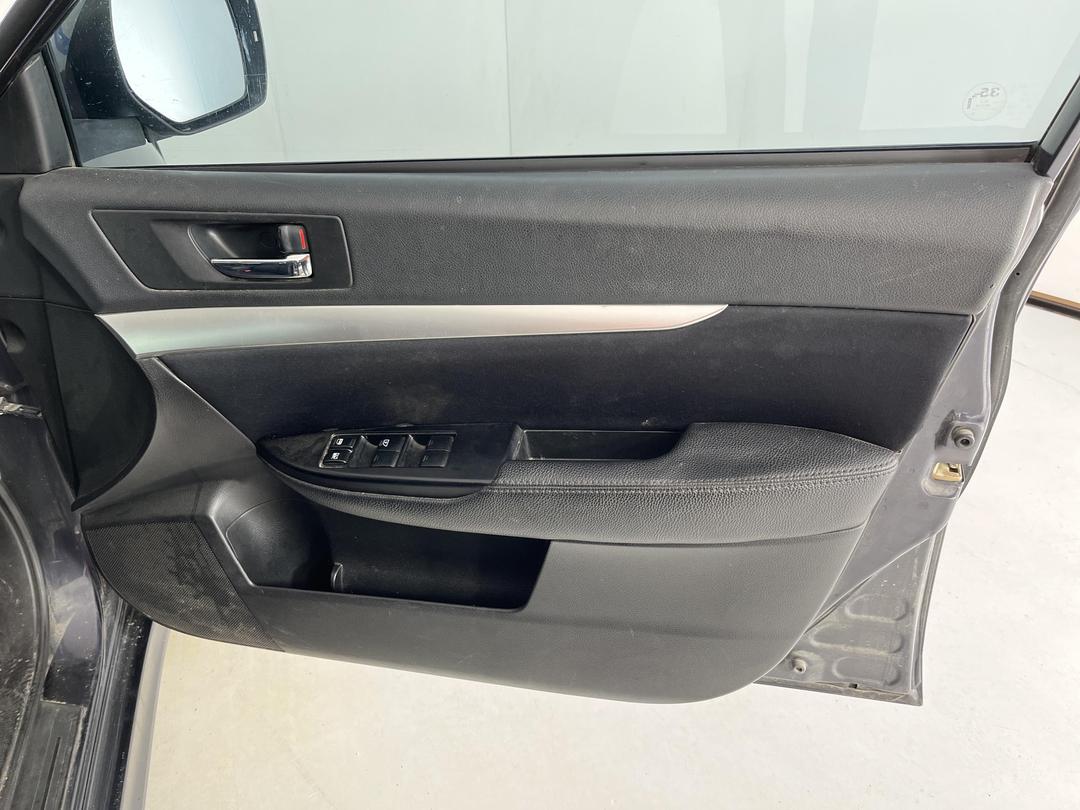 Photo '15' of Subaru Legacy