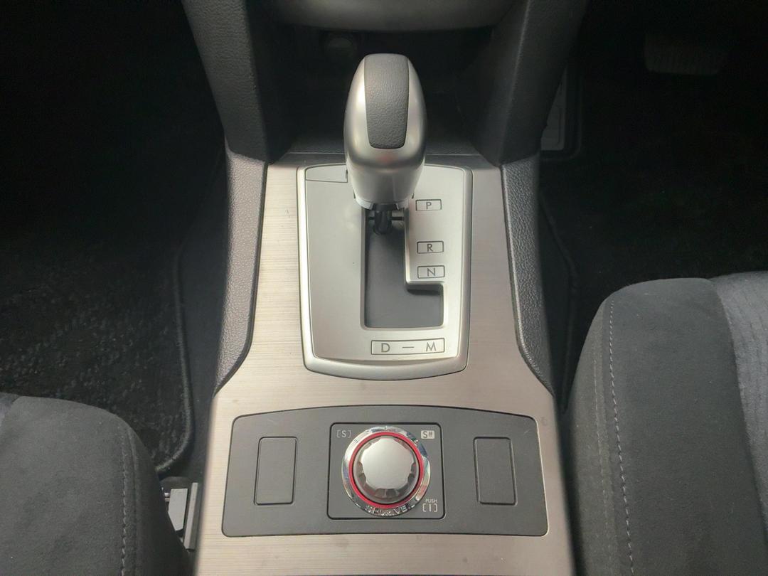 Photo '23' of Subaru Legacy