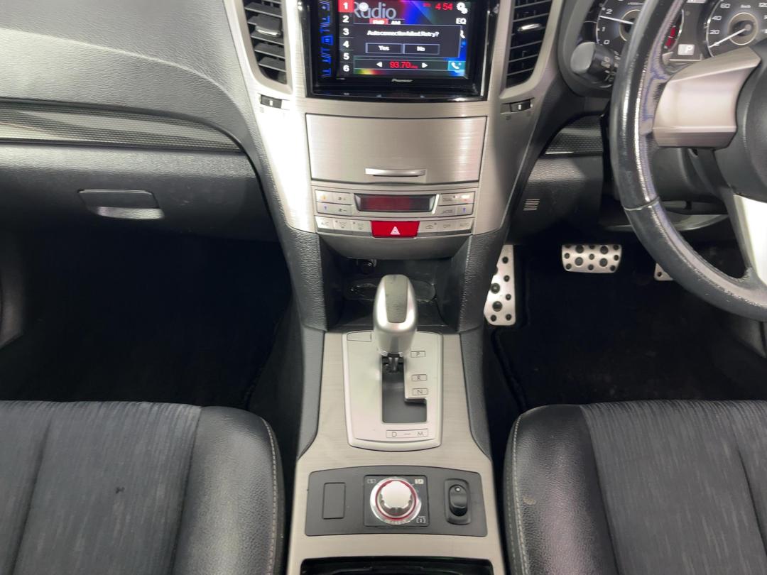 Photo '18' of Subaru Legacy