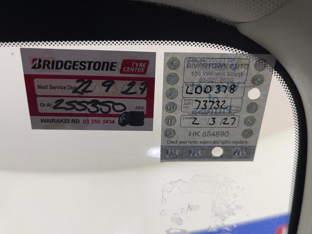 Photo '23' of Subaru Legacy