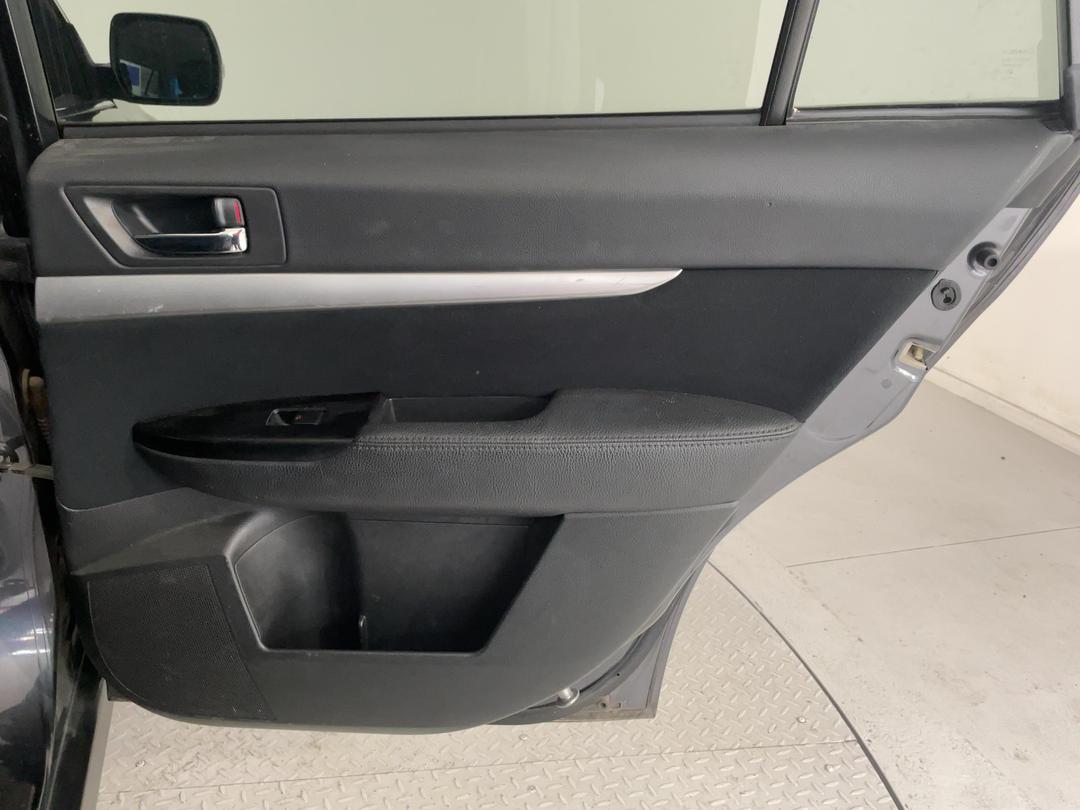 Photo '17' of Subaru Outback 25I Photo '17' of Subaru Outback 25I