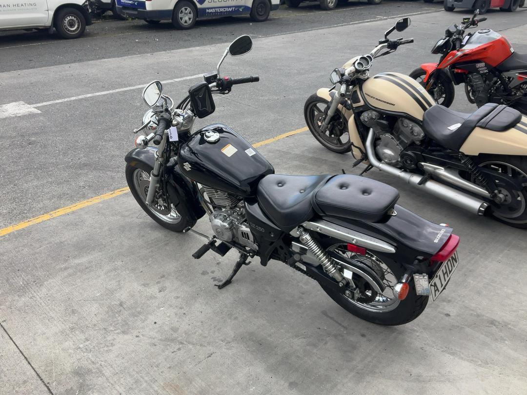 Photo '4' of Suzuki GZ250 MARAUDER 250 Photo '4' of Suzuki GZ250 MARAUDER 250