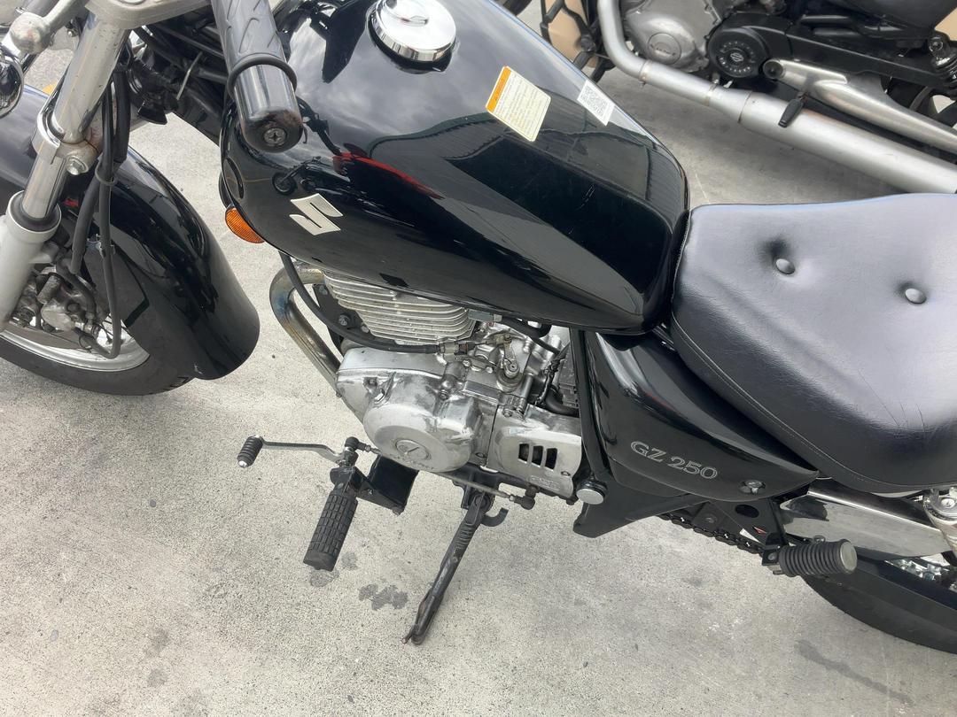 Photo '16' of Suzuki GZ250 MARAUDER 250 Photo '16' of Suzuki GZ250 MARAUDER 250
