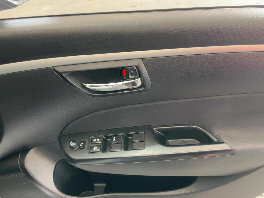 Photo '7' of Suzuki Swift