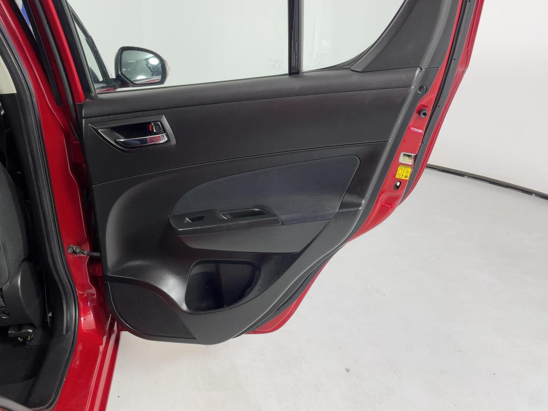 Photo '19' of Suzuki Swift