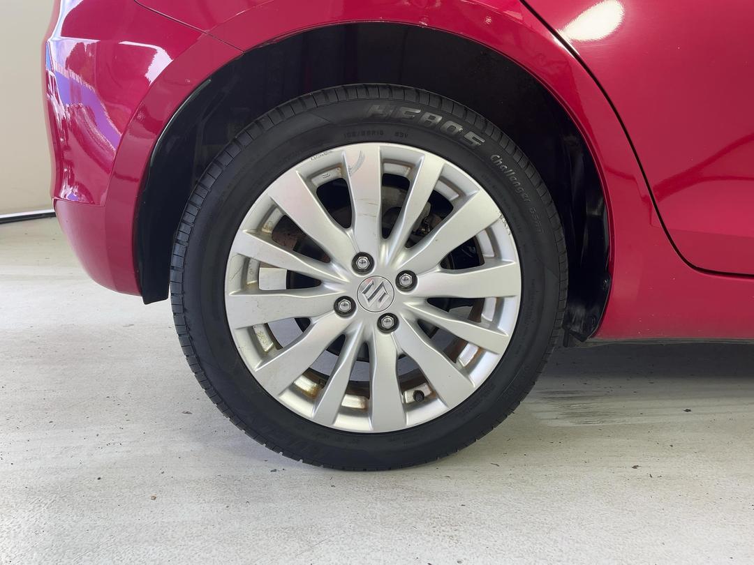Photo '12' of Suzuki Swift