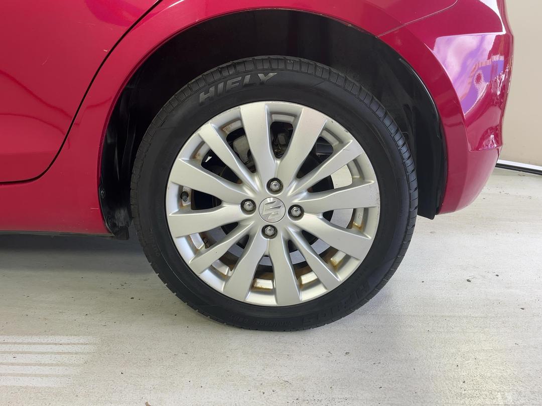 Photo '11' of Suzuki Swift