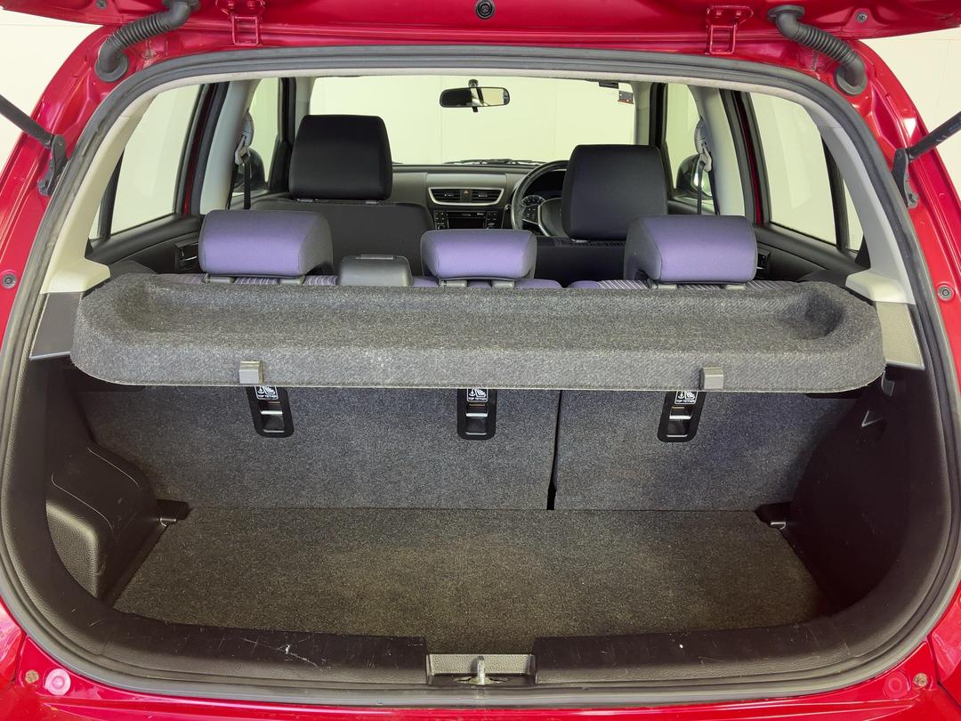 Photo '14' of Suzuki Swift