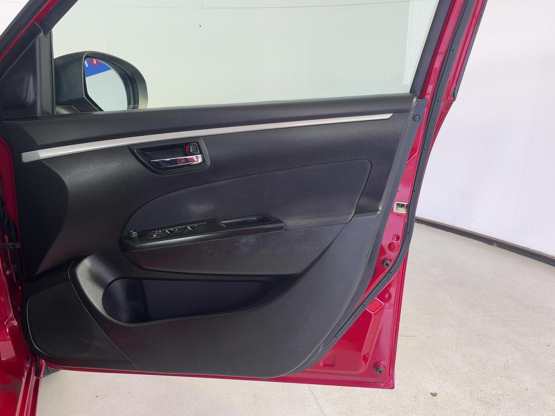 Photo '15' of Suzuki Swift