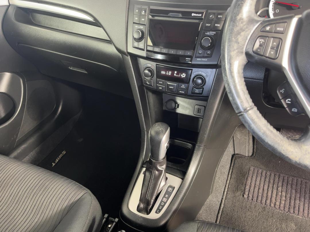 Photo '18' of Suzuki Swift