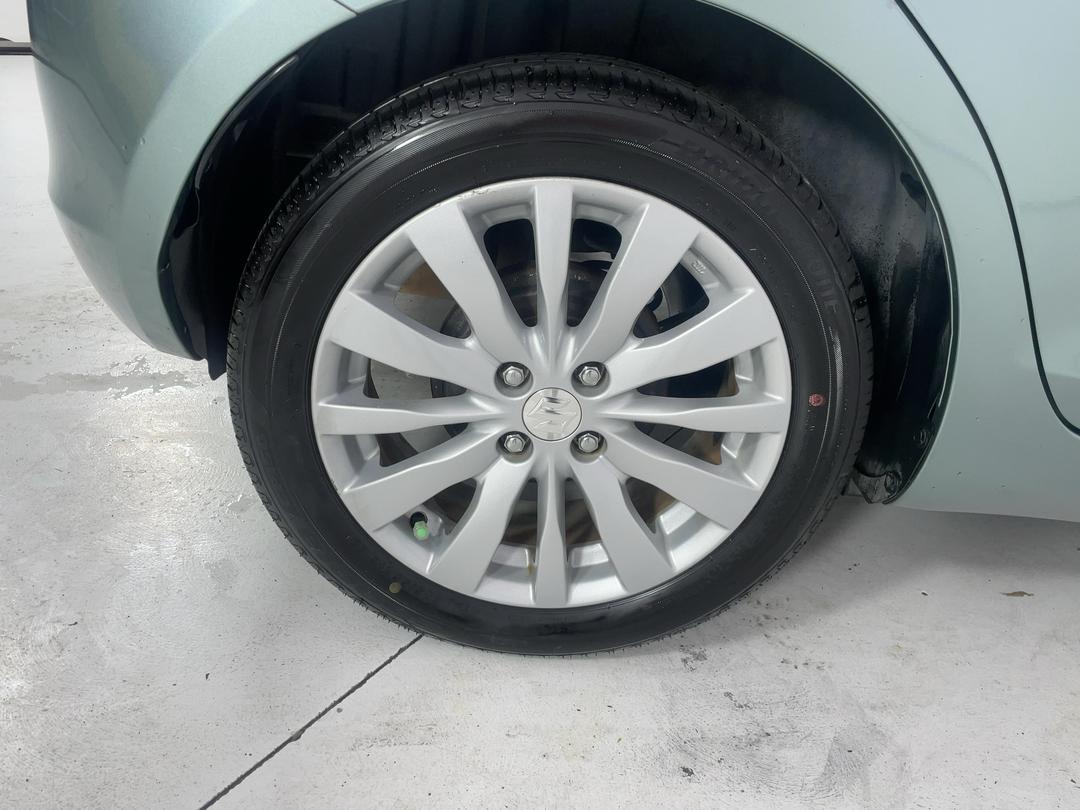 Photo '12' of Suzuki Swift