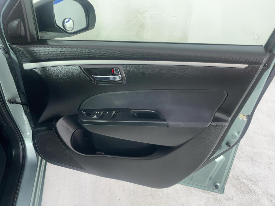 Photo '15' of Suzuki Swift