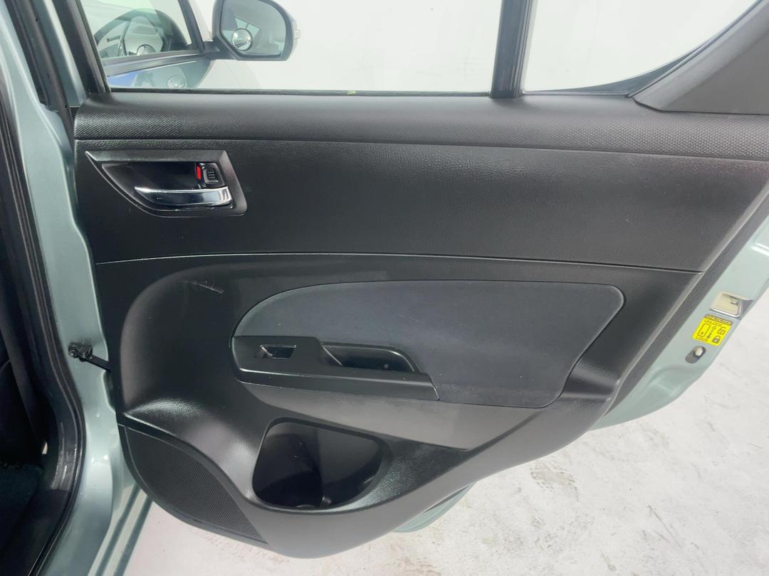 Photo '19' of Suzuki Swift
