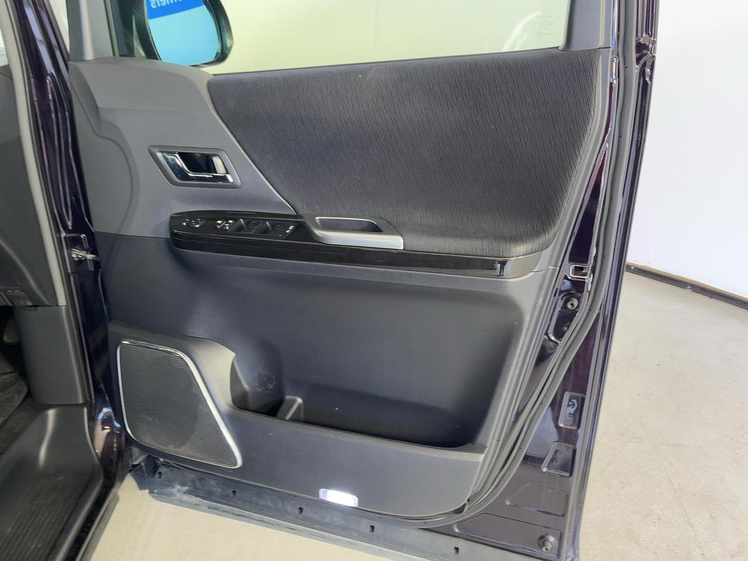 Photo '15' of Toyota Alphard