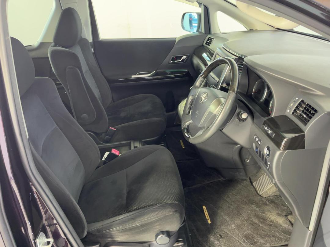 Photo '16' of Toyota Alphard