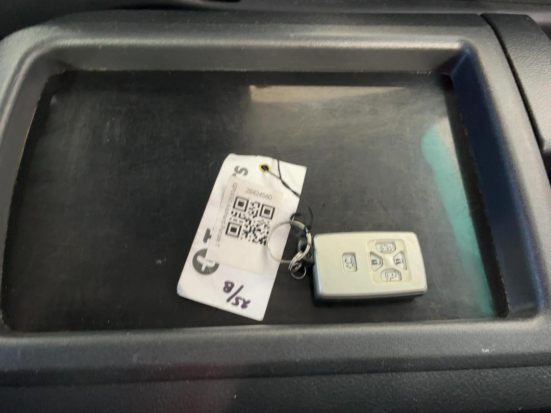 Photo '21' of Toyota Alphard