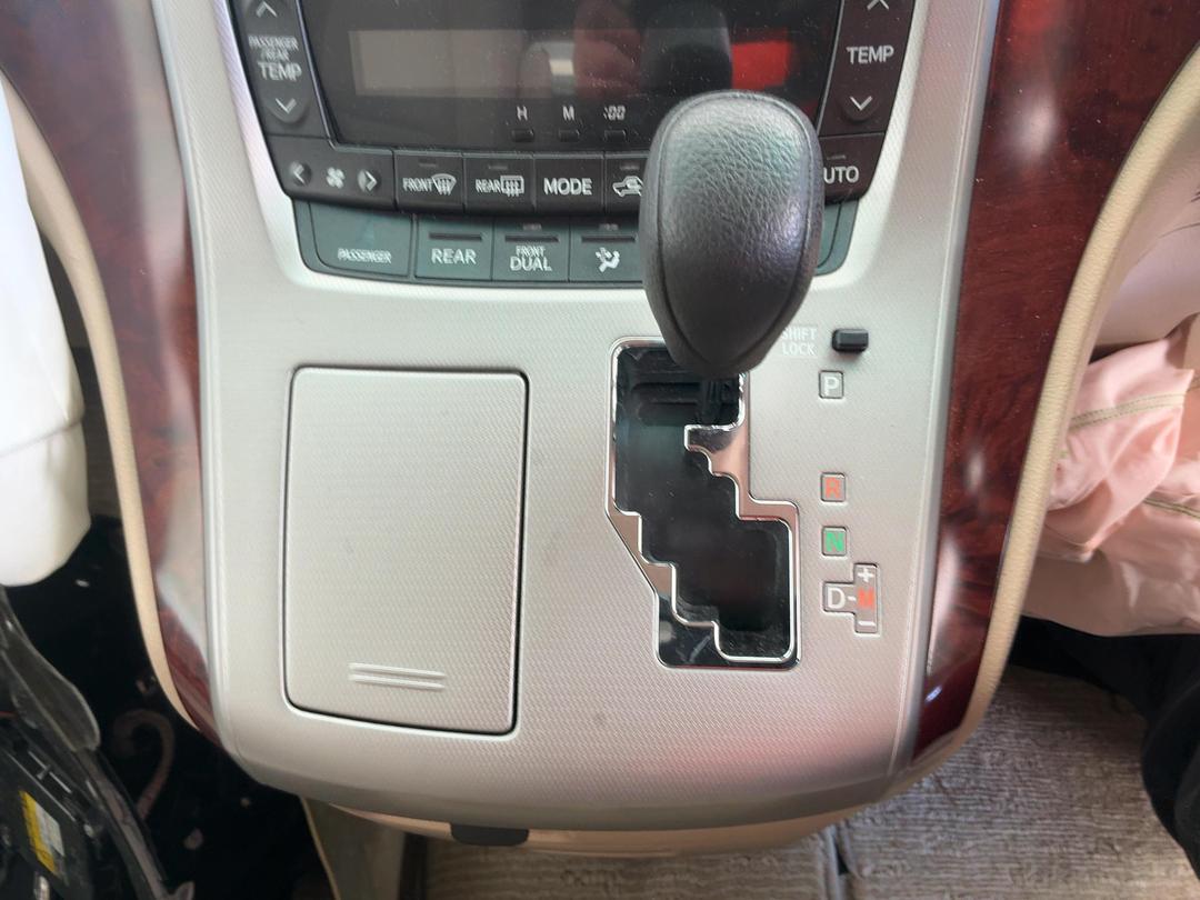 Photo '10' of Toyota Alphard Vellfire Photo '10' of Toyota Alphard Vellfire