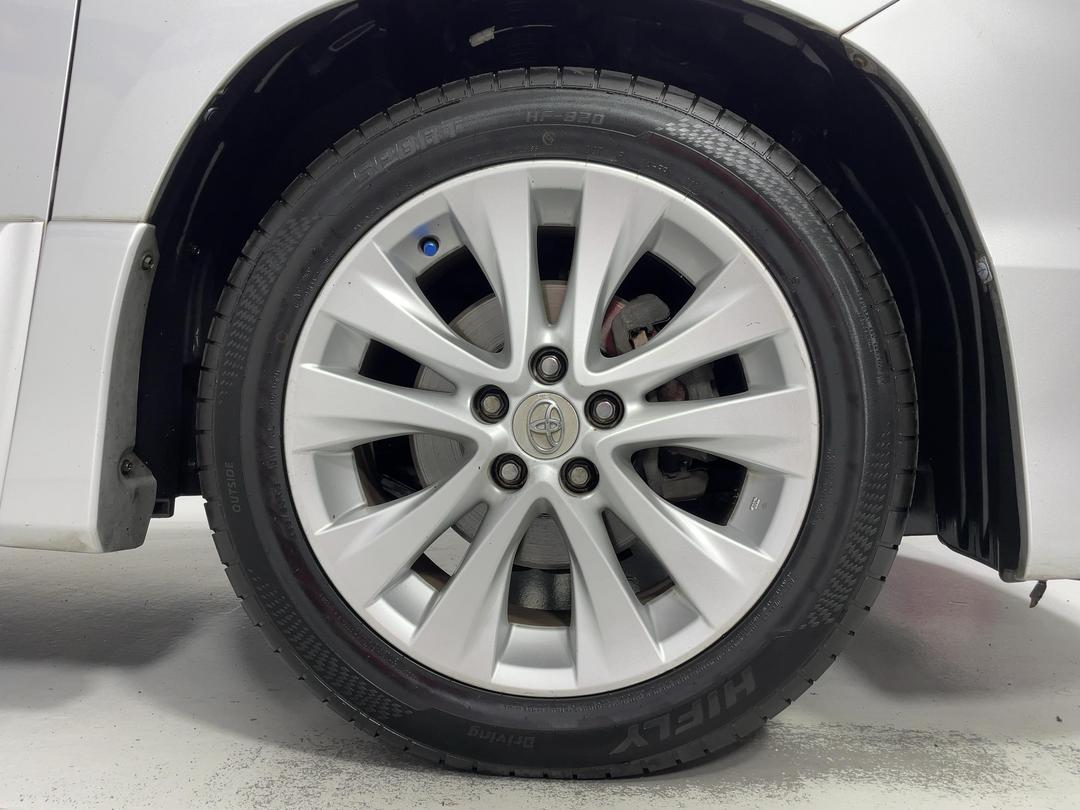 Photo '9' of Toyota Alphard