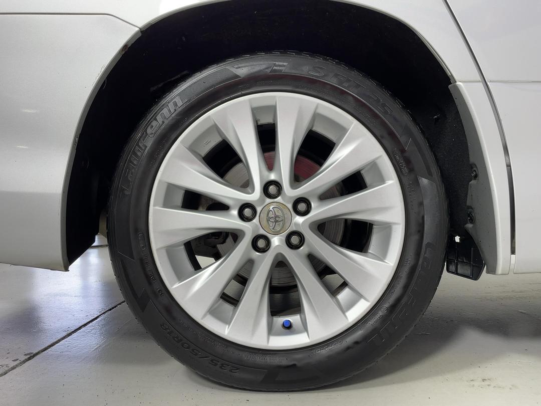 Photo '12' of Toyota Alphard