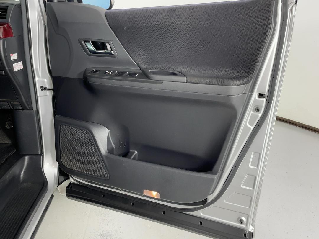 Photo '15' of Toyota Alphard