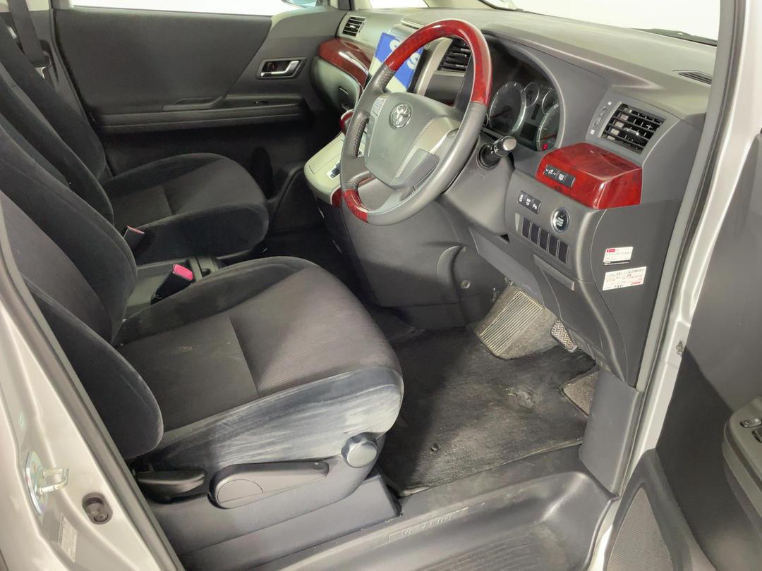 Photo '16' of Toyota Alphard