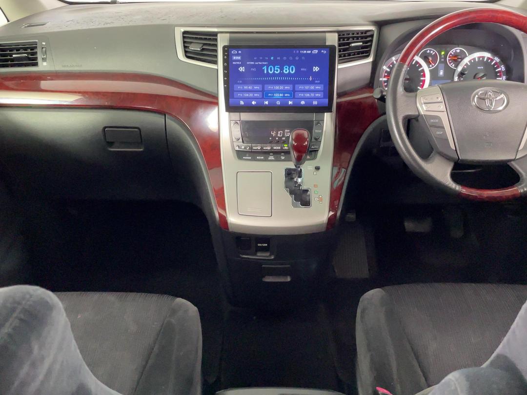 Photo '17' of Toyota Alphard