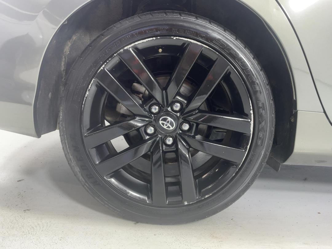 Photo '12' of Toyota Camry