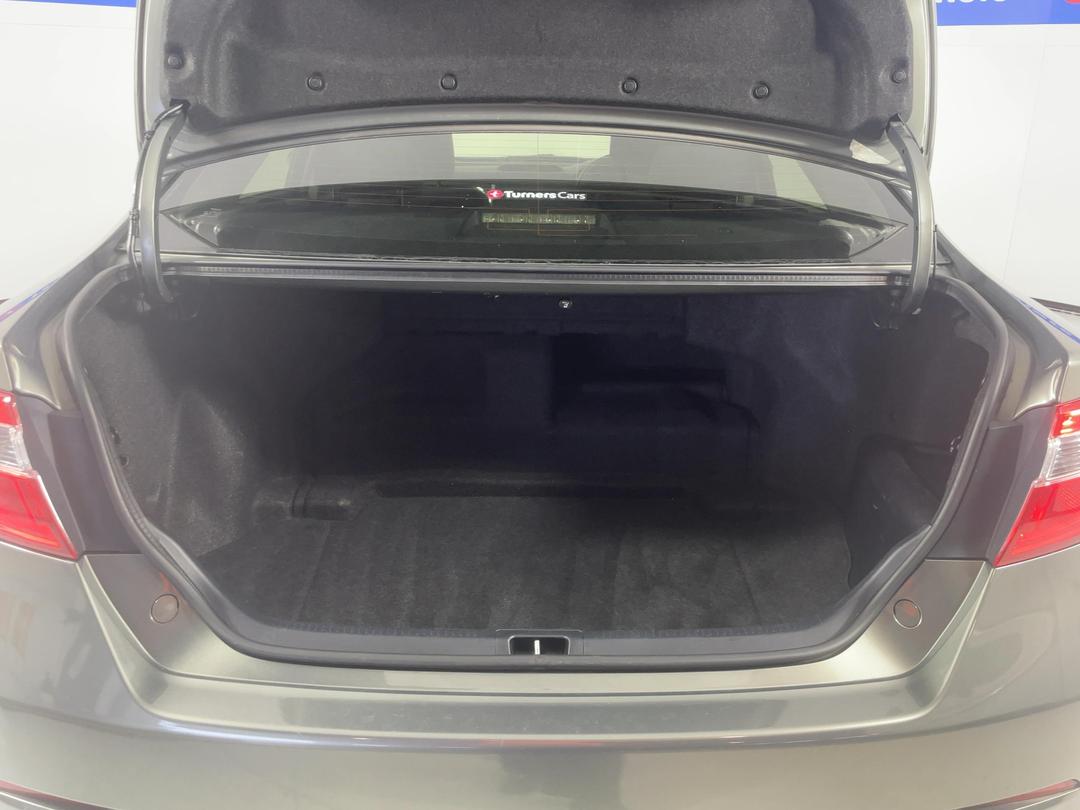 Photo '14' of Toyota Camry