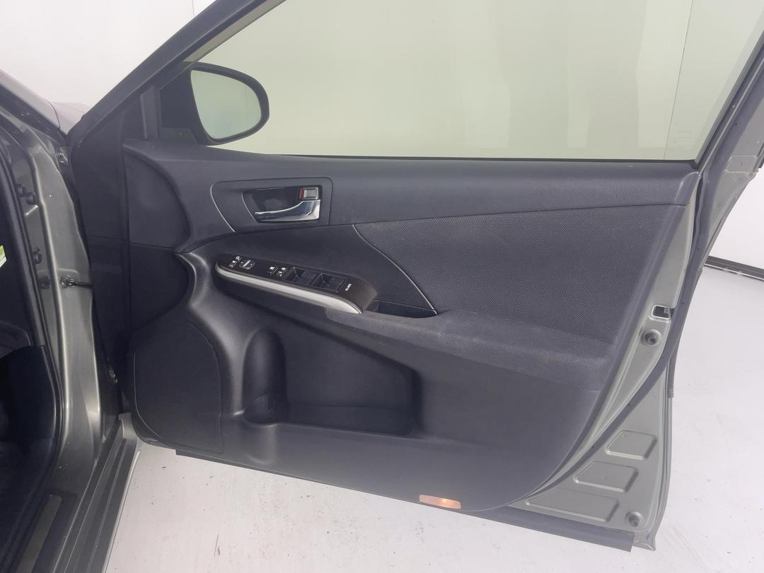 Photo '15' of Toyota Camry