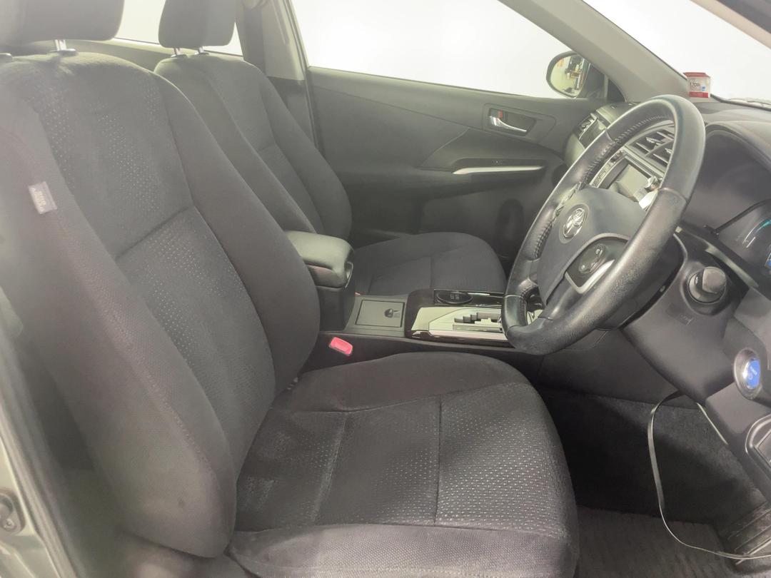 Photo '16' of Toyota Camry