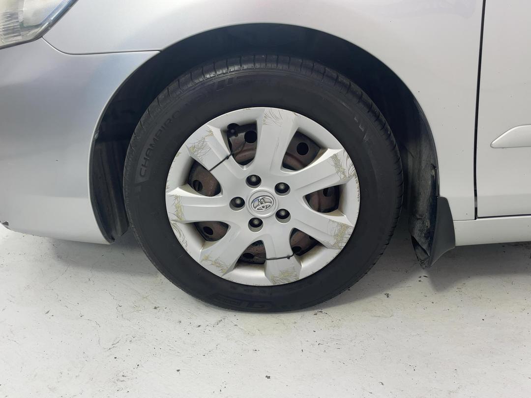 Photo '10' of Toyota Camry