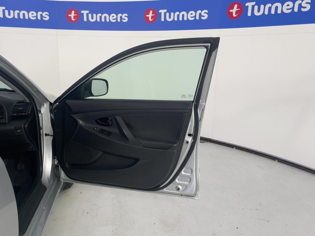 Photo '15' of Toyota Camry