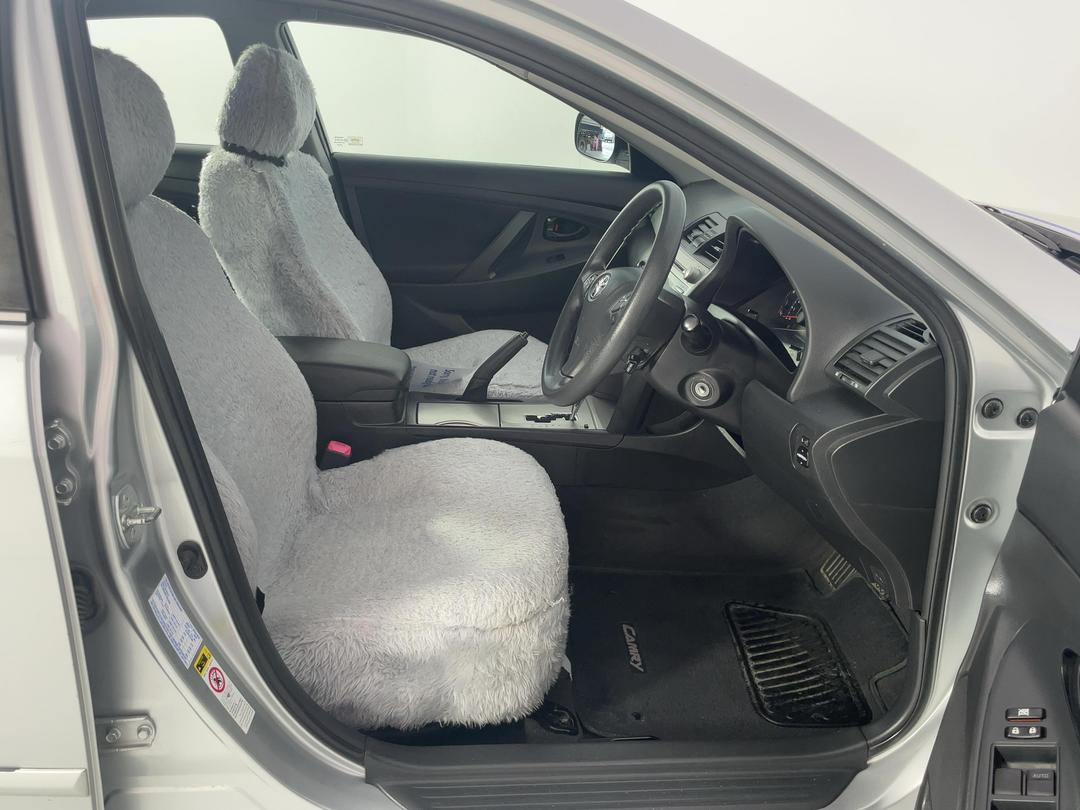 Photo '16' of Toyota Camry