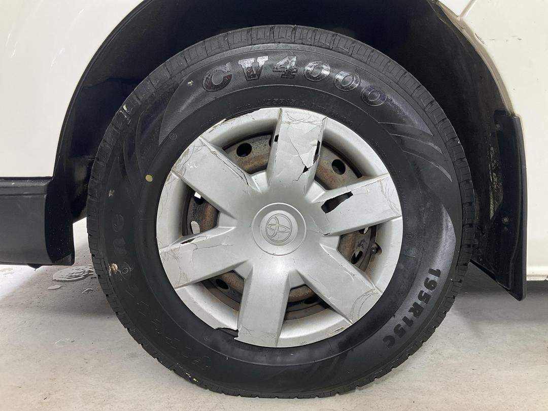 Photo '10' of Toyota Hiace