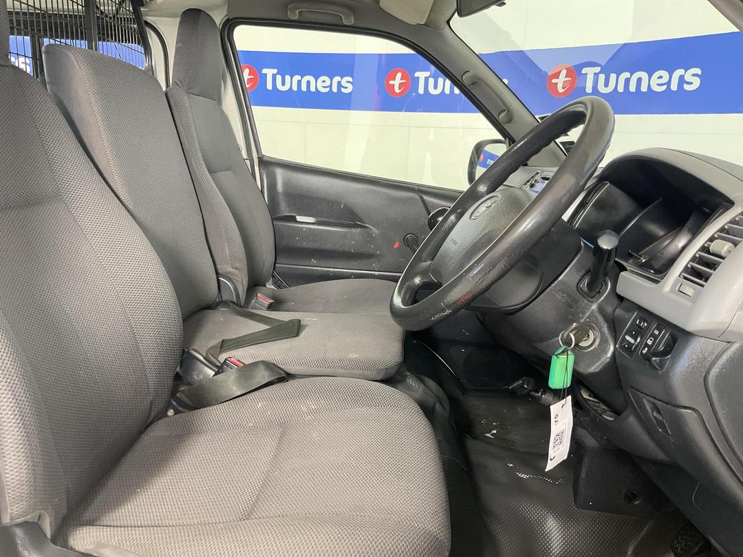 Photo '16' of Toyota Hiace