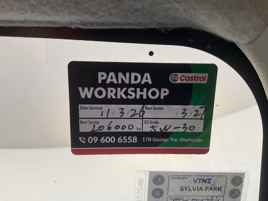 Photo '24' of Toyota Hiace