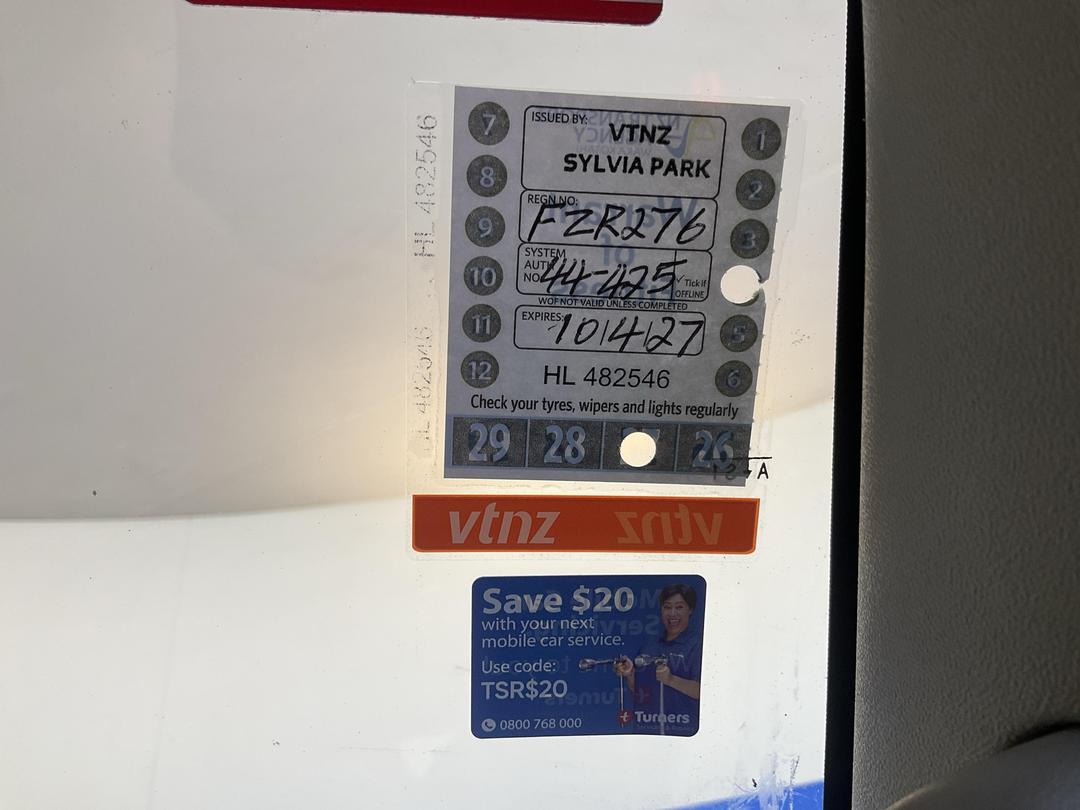 Photo '23' of Toyota Hiace