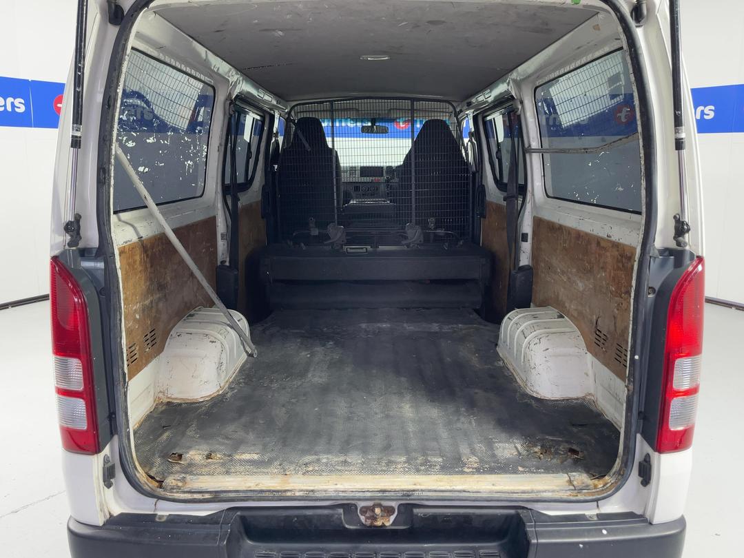 Photo '14' of Toyota Hiace
