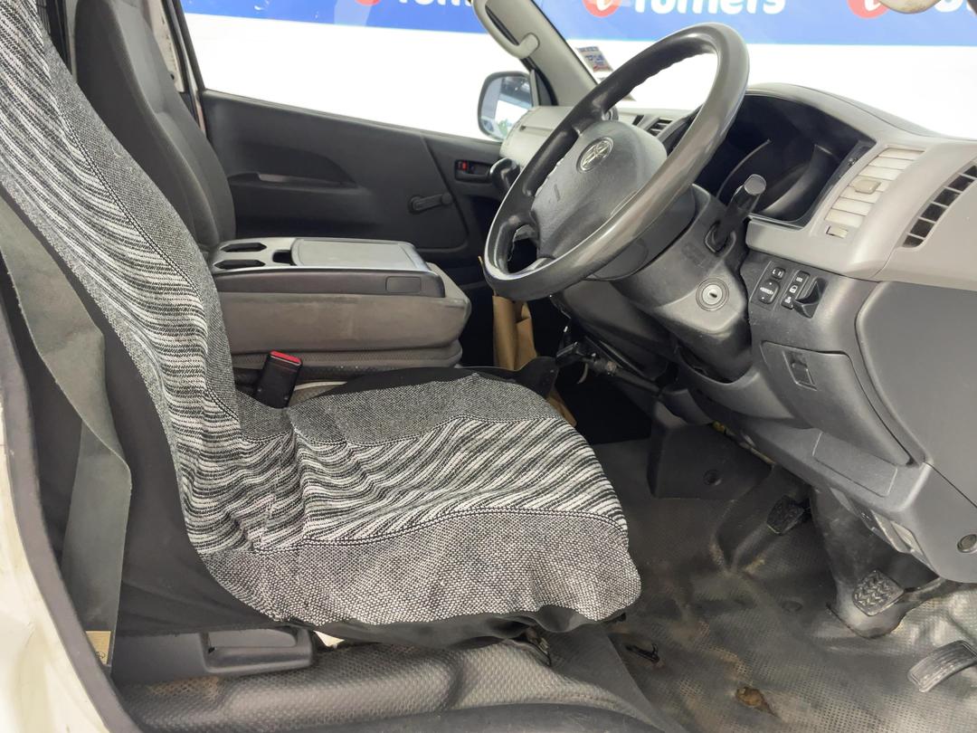 Photo '16' of Toyota Hiace