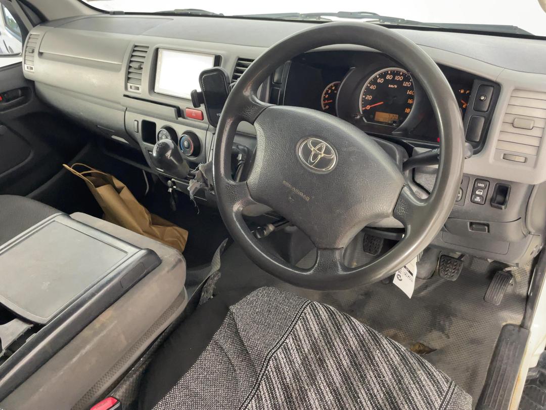 Photo '17' of Toyota Hiace