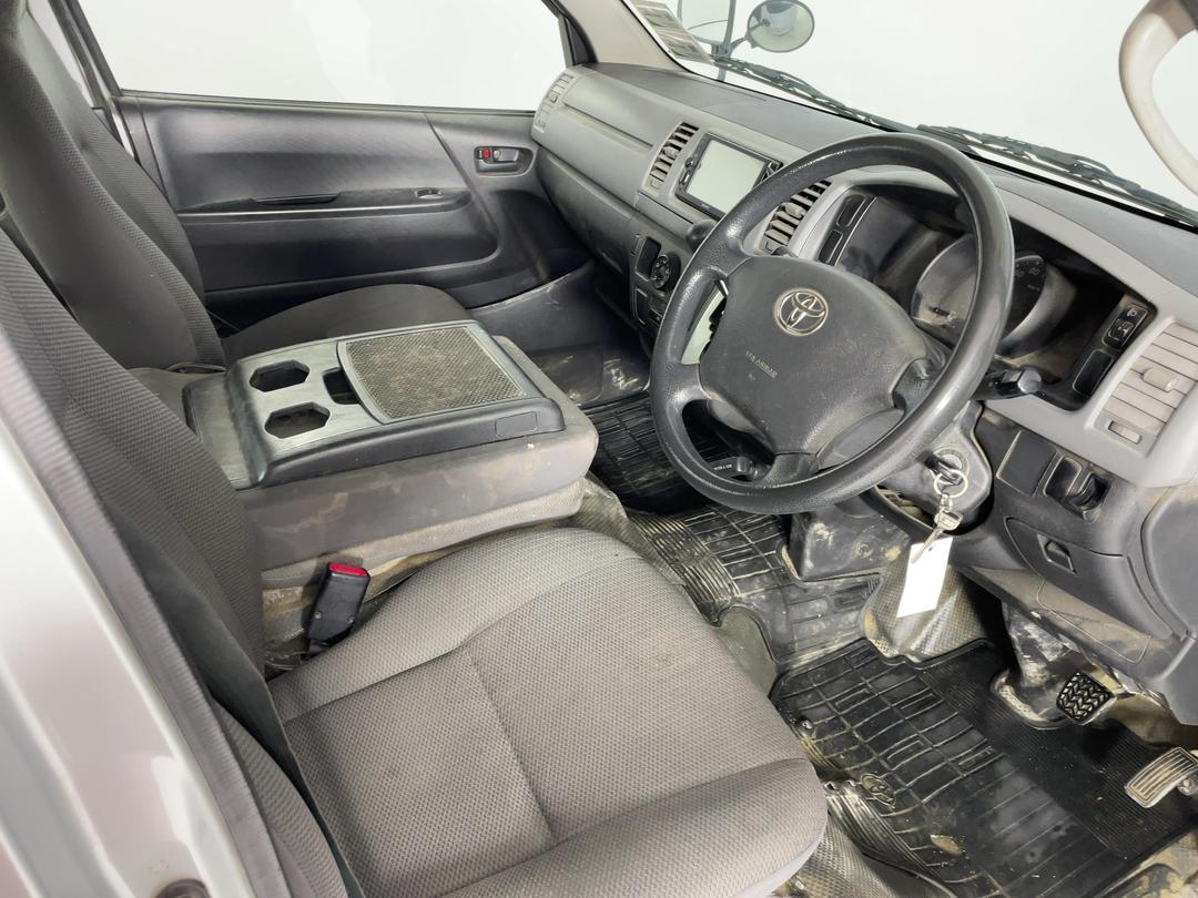 Photo '16' of Toyota Hiace