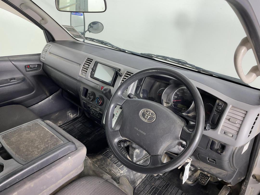 Photo '17' of Toyota Hiace