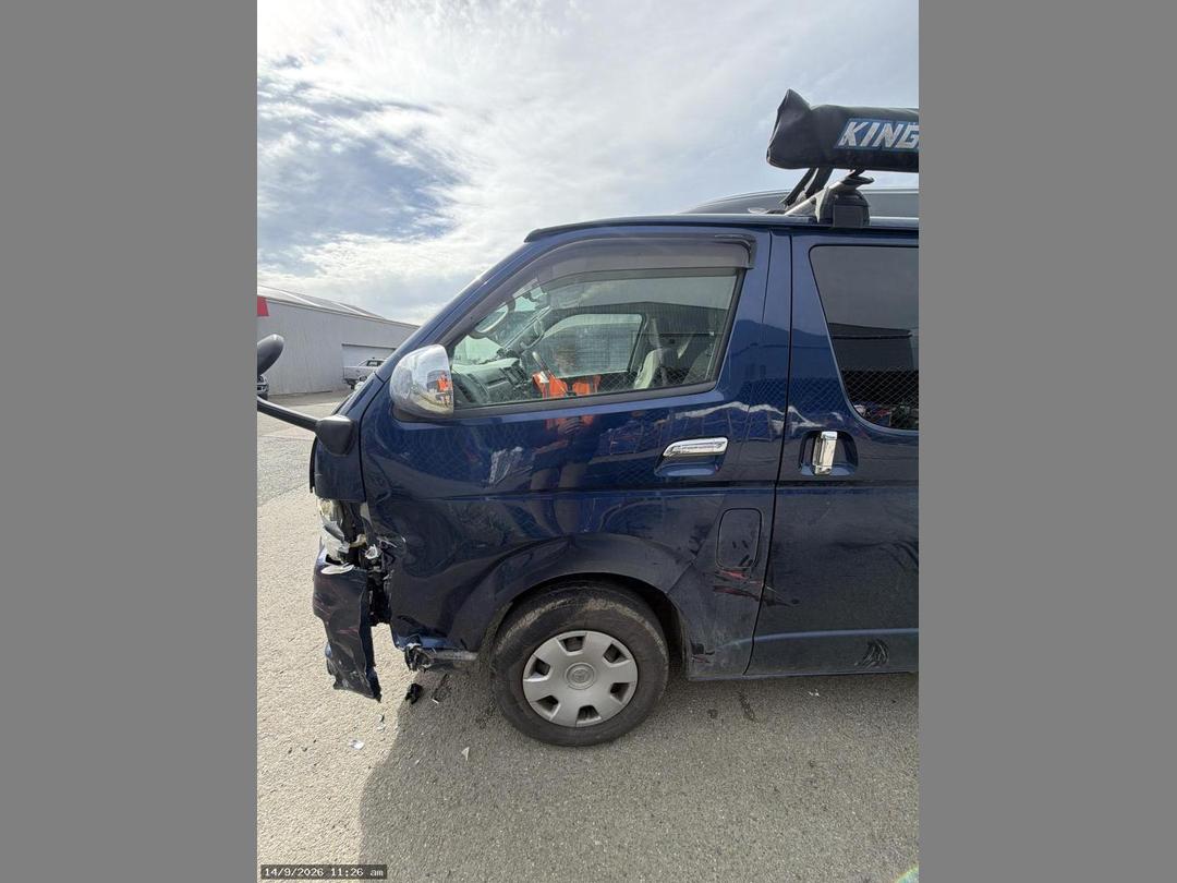 Photo '8' of Toyota Hiace Regius ACE