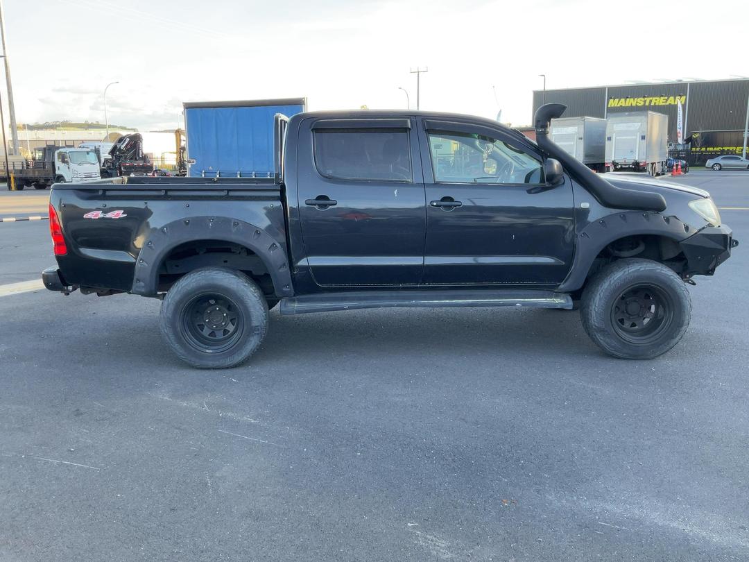 Photo '9' of Toyota Hilux TD DC Photo '9' of Toyota Hilux TD DC