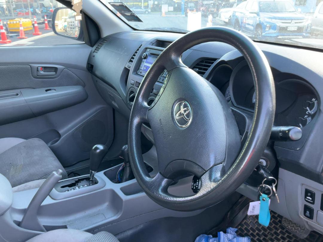 Photo '16' of Toyota Hilux TD DC Photo '16' of Toyota Hilux TD DC
