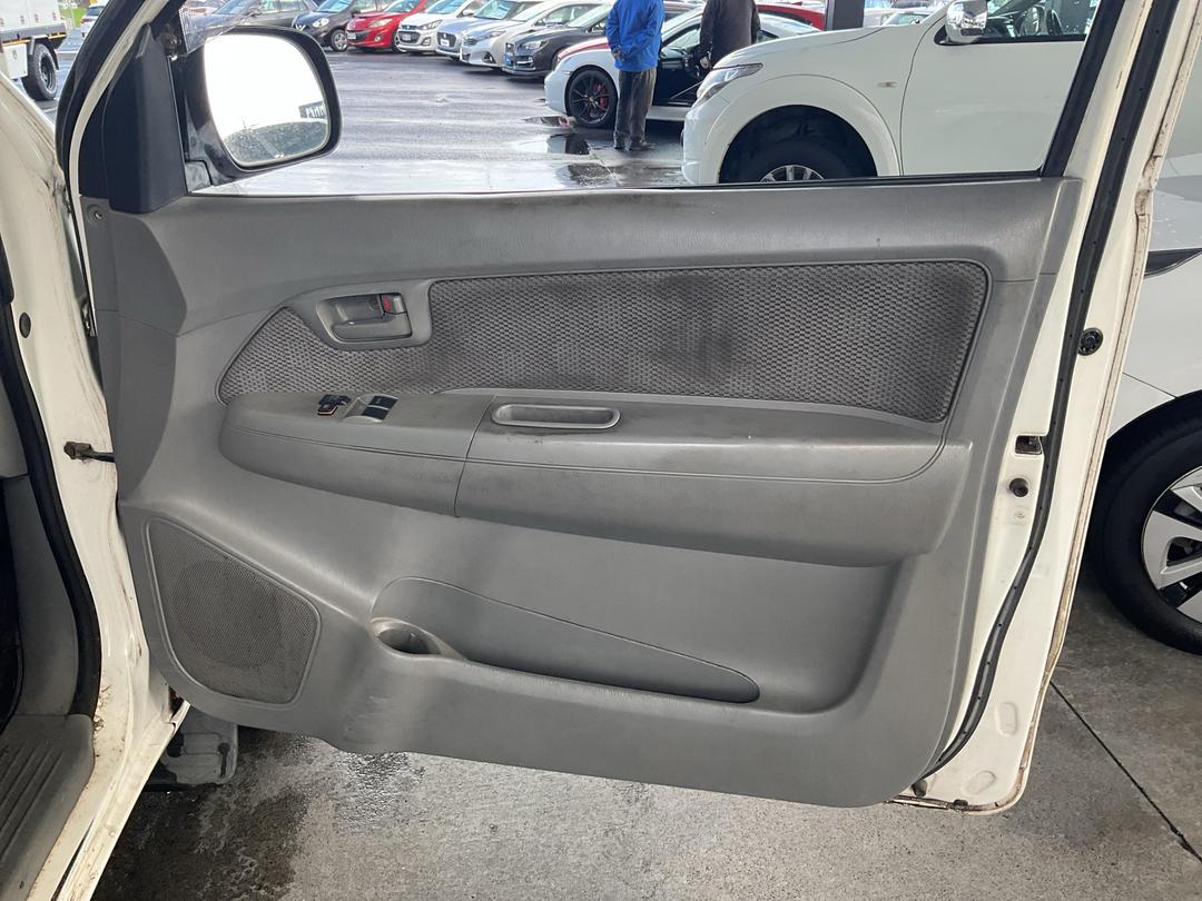 Photo '13' of Toyota Hilux TD EC