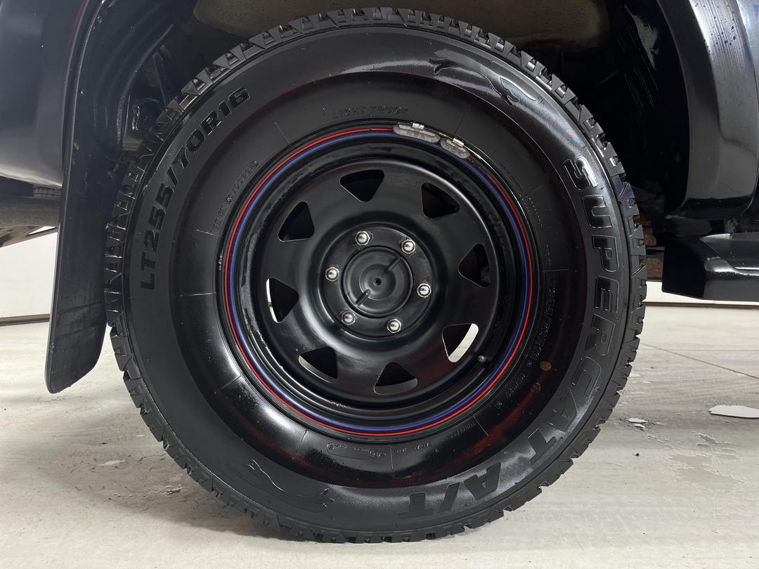 Photo '12' of Toyota Hilux