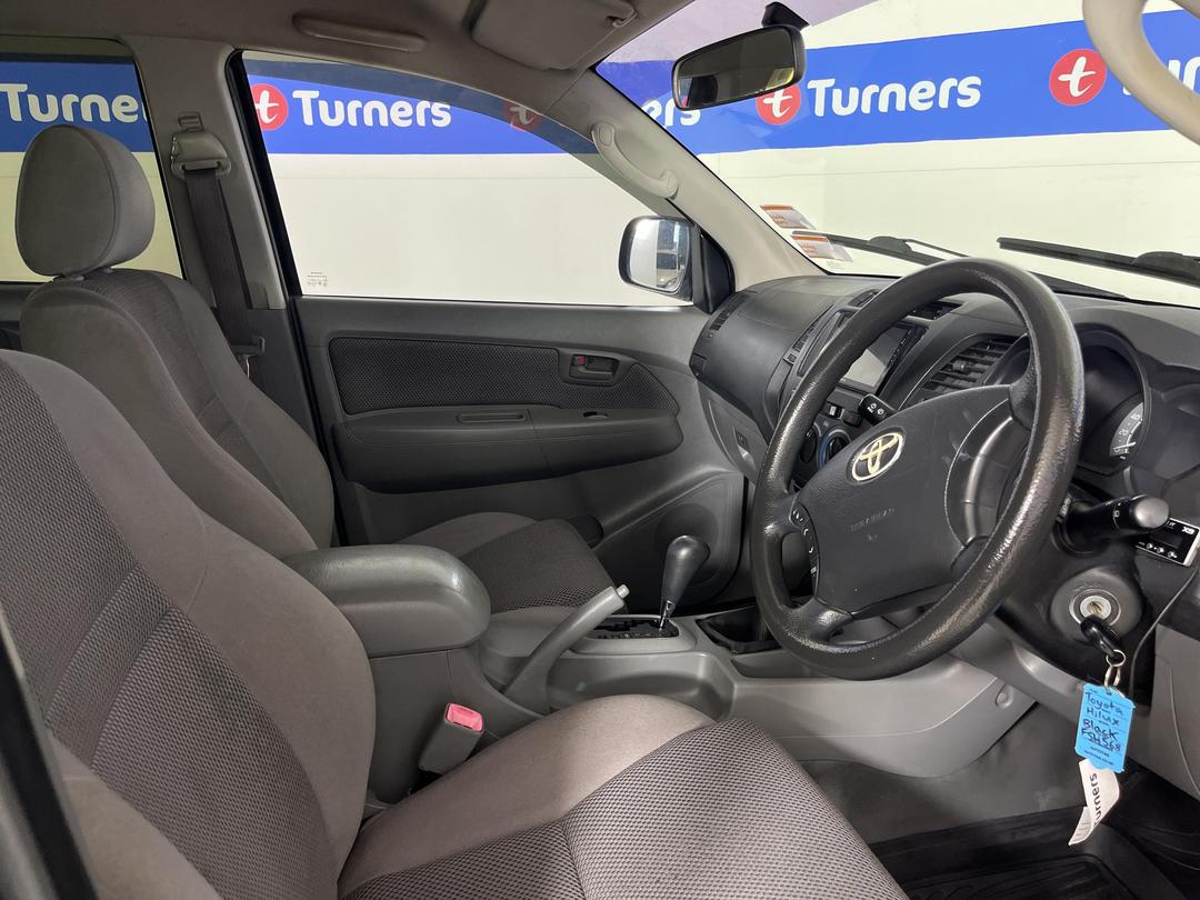 Photo '16' of Toyota Hilux