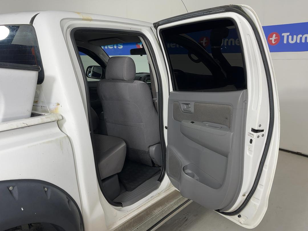 Photo '18' of Toyota Hilux